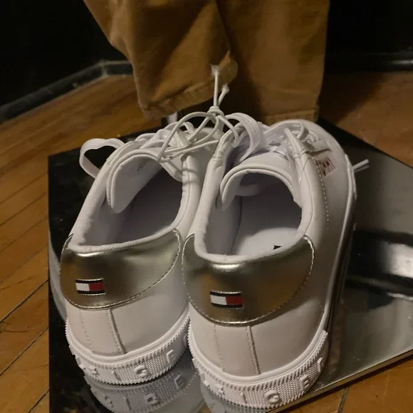 Tommy Hilfiger Sz7.5 Women’s Shoes - Picture 3 of 10